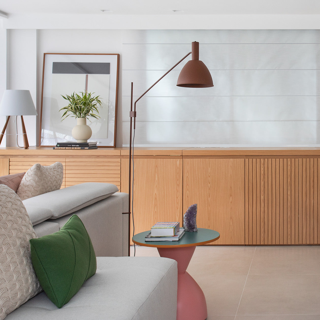 Mesa de Apoio Boneca M | Composição em Laca 01