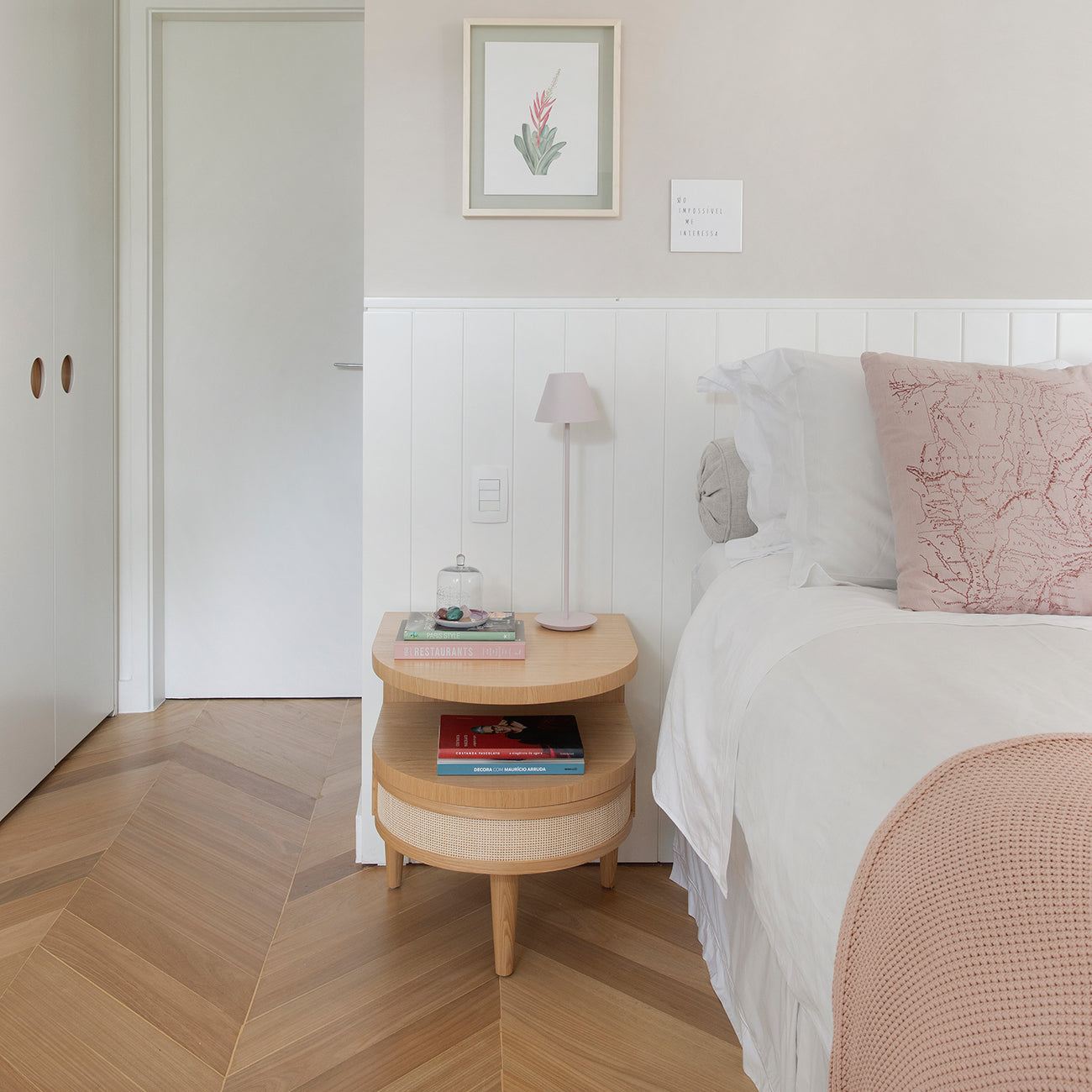 Full Moon Bedside Table (oak + straw)